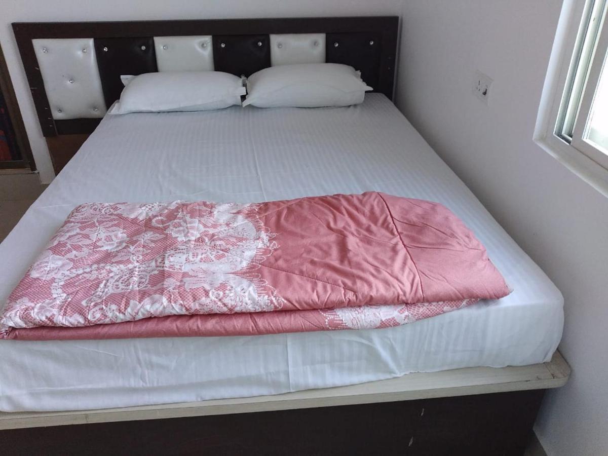 Hotel Vishal Buxar Bagian luar foto