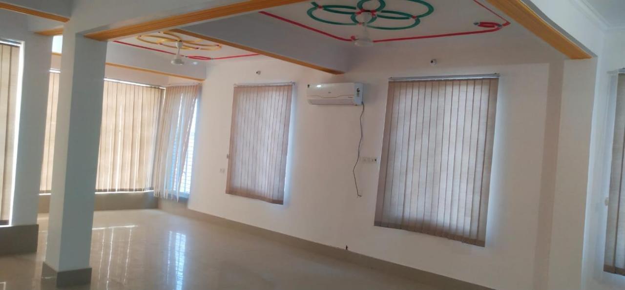Hotel Vishal Buxar Bagian luar foto