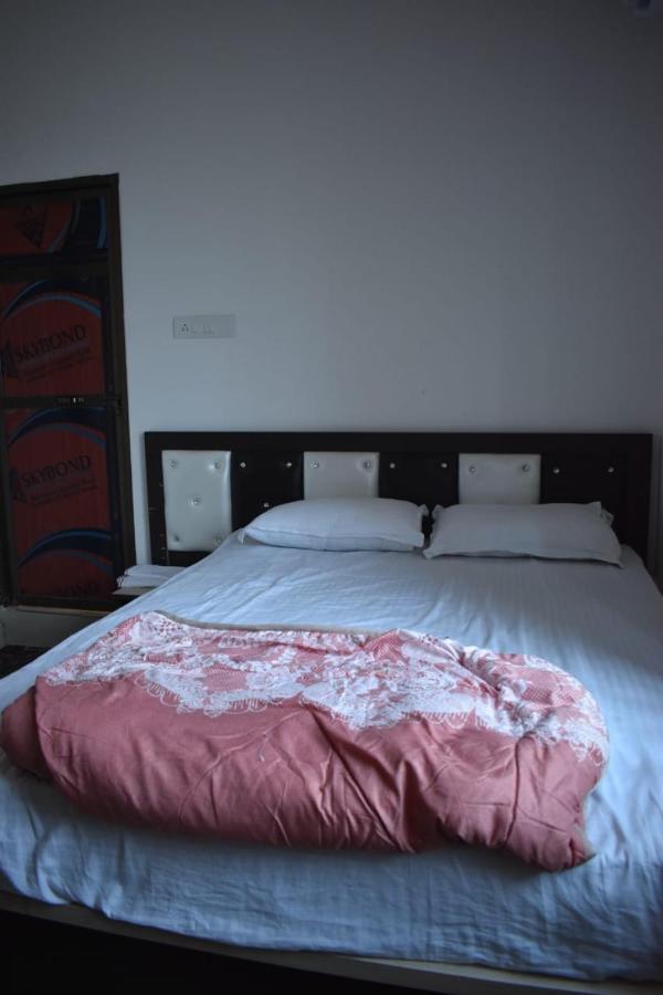 Hotel Vishal Buxar Bagian luar foto