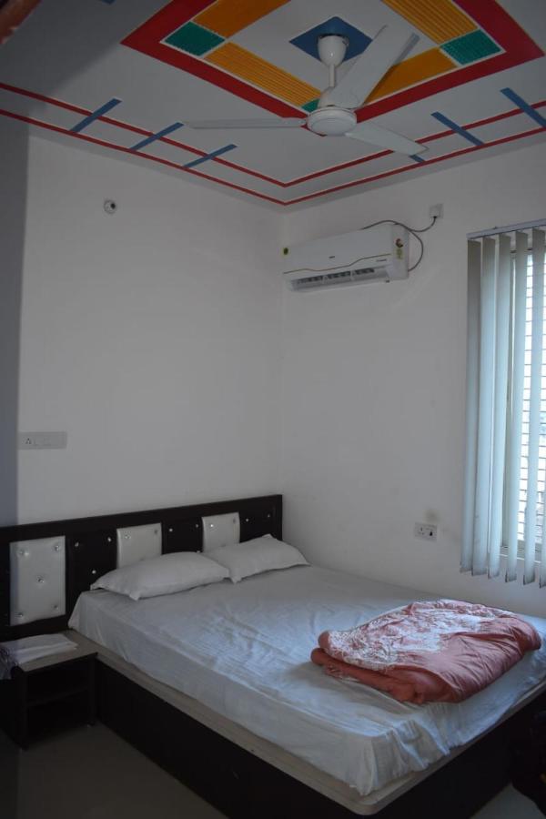 Hotel Vishal Buxar Bagian luar foto