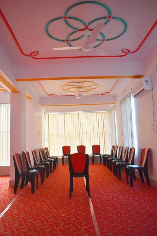 Hotel Vishal Buxar Bagian luar foto